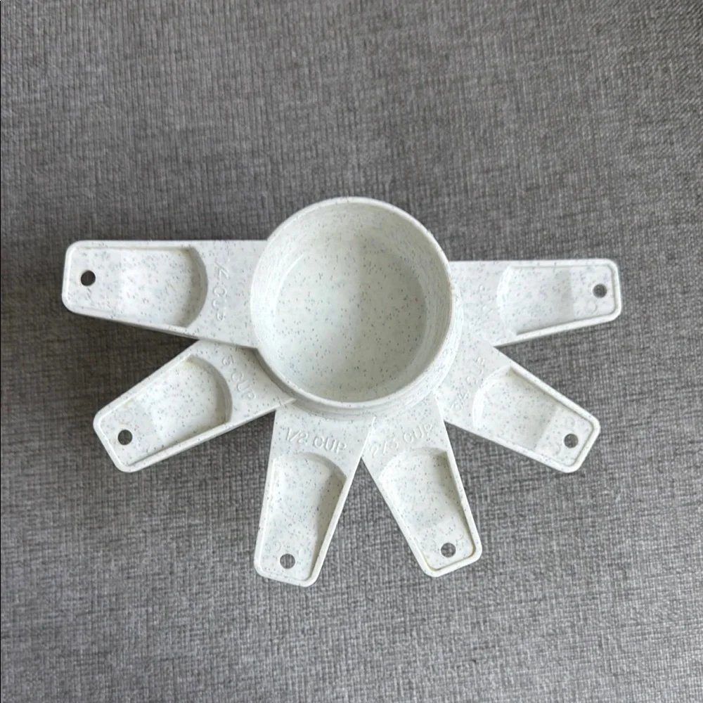 Tupperware White Measuring Cups Set - Picture 1 of 3